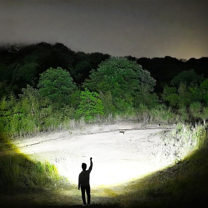 Super Bright LED Diving Headlight Underwater 100 Meters Diving Flashlight Long Endurance Diving Light Is Used for Underwater Photography, Fishing, Camping, and Exploration